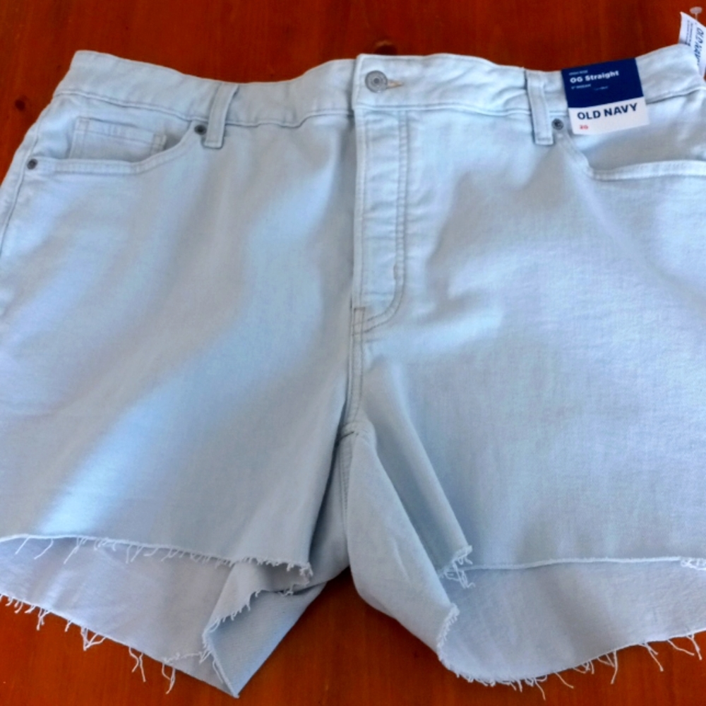 Old Navy NWT Womens Plus Size Denim shorts size 20 Light Wash